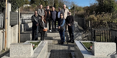 Şehitlerimizi Mezarları Başında Andık.