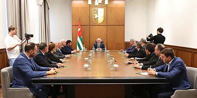 Yönetim Kurulumuz Abhazya Devlet Başkanı Badra Gunba ile Görüştü.