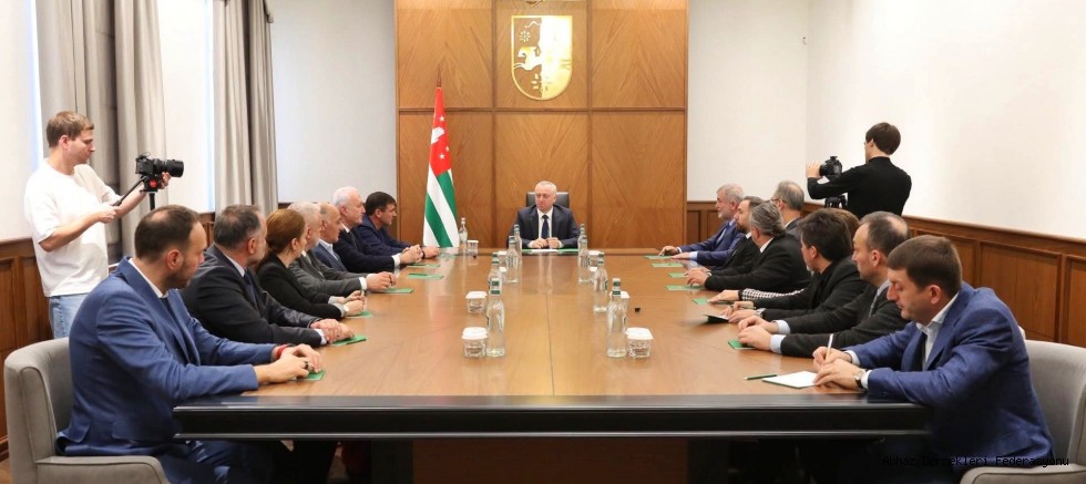 Yönetim Kurulumuz Abhazya Devlet Başkanı Badra Gunba ile Görüştü.